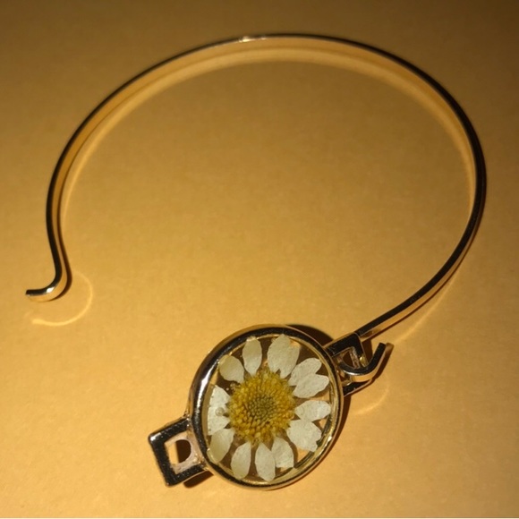 “Darling Daisy” Genuine Pressed Preserved Dried Gold Flower Floral Summer Bangle - Picture 6 of 13